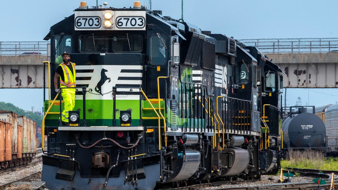 Norfolk Southern, Unions Join One-Year Federal Rail Safety Program ...
