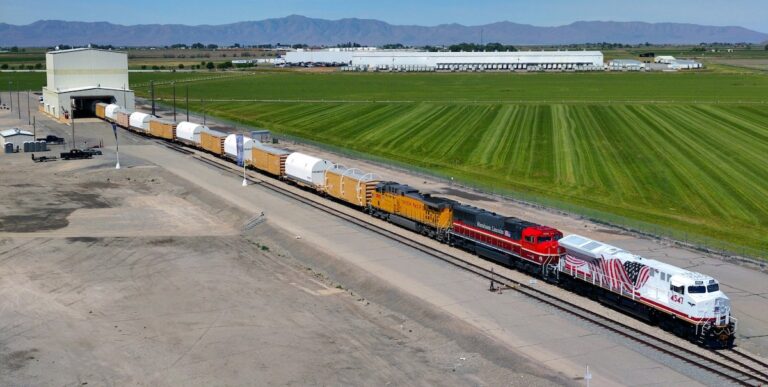 Union Pacific Railroad’s Newest Commemorative Locomotive No. 4547 Embarks on First Freight Mission Hauling Artemis III Rocket Parts