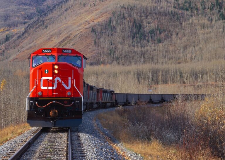 CN Earnings: Revenue Rises 15%, but Operating Expenses Take a Larger Share